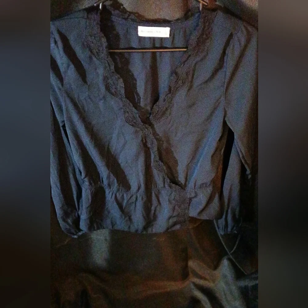 NWOT Abercrombie & Fitch blue lace trim blouse sz sm - Picture 5 of 8